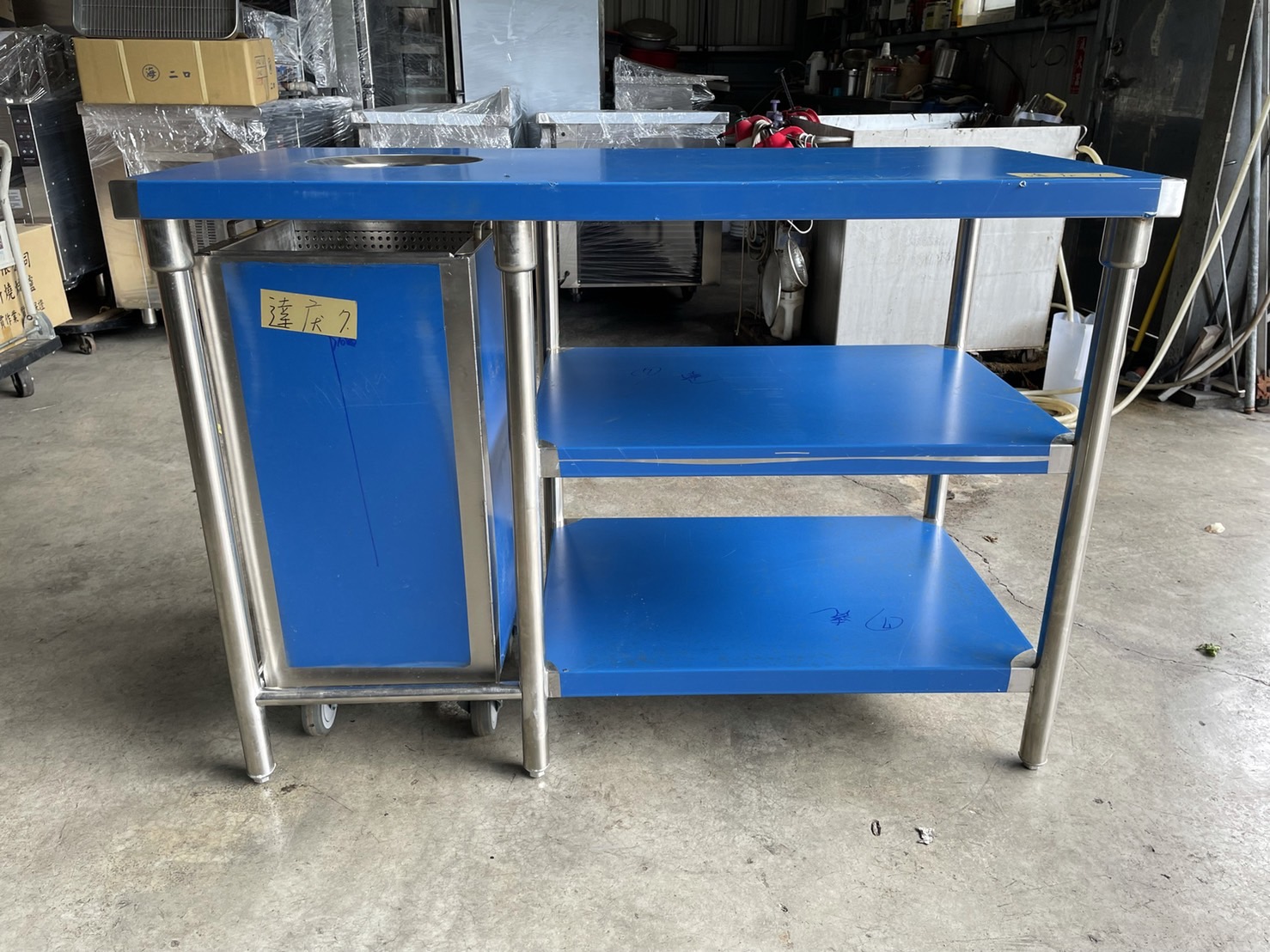 左工作台右廚餘桶/全新客制化商品/尺寸訂製/白鐵工作台/多功能作業桌/工作桌/調理桌/不鏽鋼工作桌